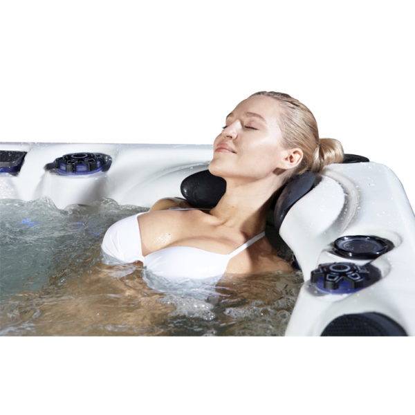 Oceania – Melbourne Hot Tub - Image 10