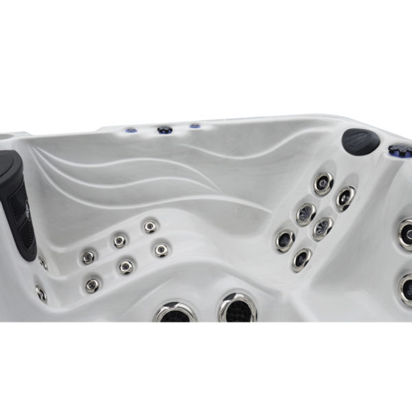 Oceania – Melbourne Hot Tub - Image 7