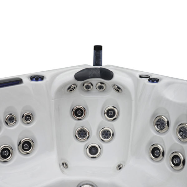 Oceania – Melbourne Hot Tub - Image 6