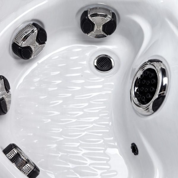 Oceania – Palm Cove Hot Tub - Image 7