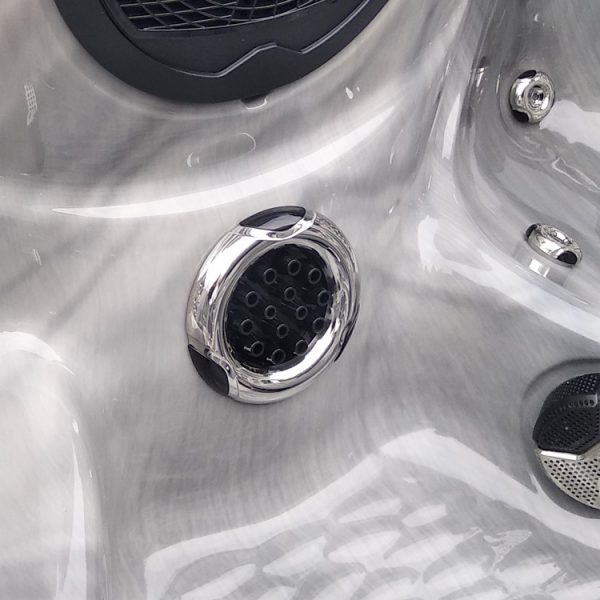 Oceania – Auckland Hot Tub - Image 6