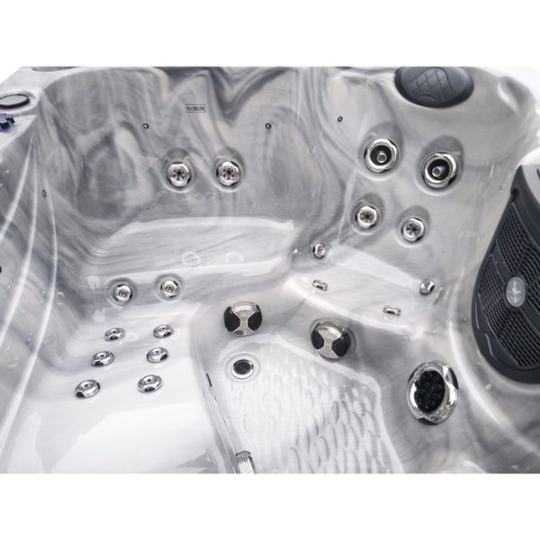 Oceania – Auckland Hot Tub - Image 4